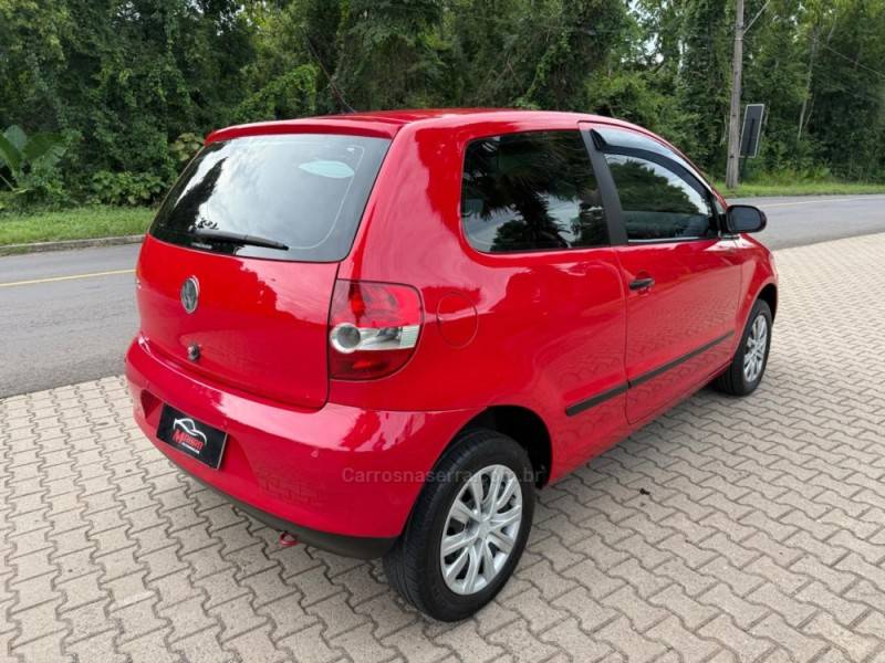 VOLKSWAGEN - FOX - 2007/2008 - Vermelha - R$ 23.900,00