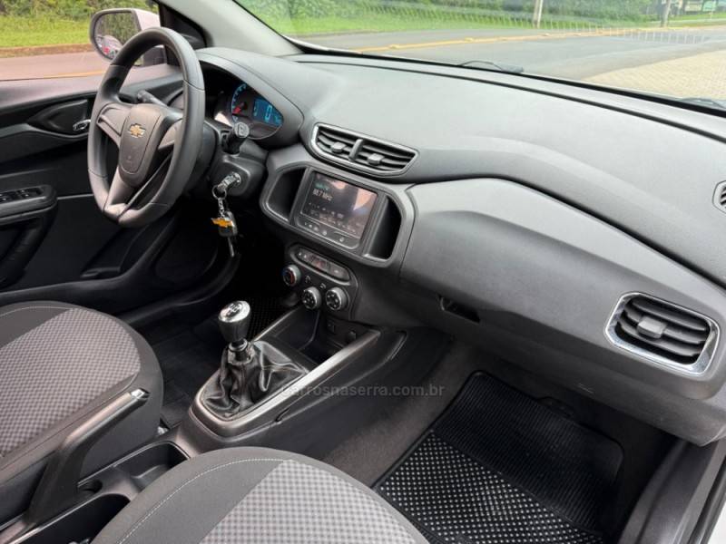 CHEVROLET - ONIX - 2013/2014 - Branca - R$ 52.900,00