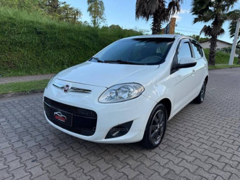 FIAT - PALIO - 2014/2015 - Branca - R$ 34.900,00