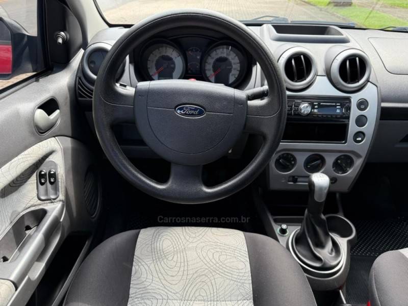 FORD - FIESTA - 2009/2009 - Vermelha - R$ 27.900,00