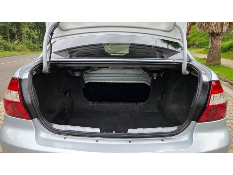 CHEVROLET - PRISMA - 2011/2012 - Prata - R$ 26.900,00
