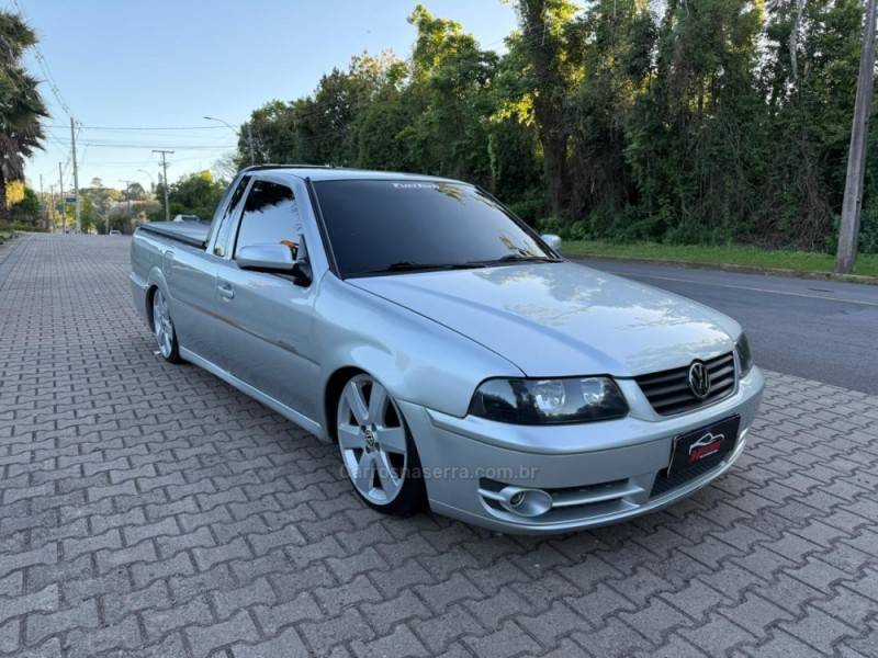 VOLKSWAGEN - SAVEIRO - 2000/2001 - Prata - R$ 33.900,00