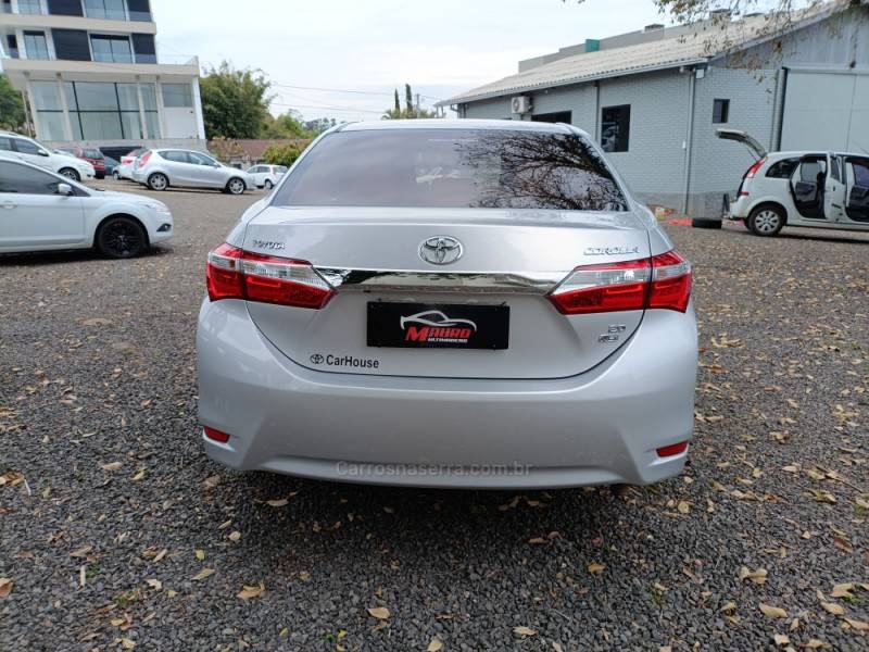 TOYOTA - COROLLA - 2016/2017 - Prata - R$ 96.900,00