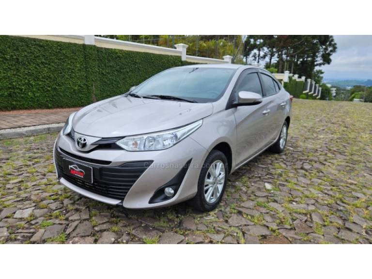 TOYOTA - YARIS - 2019/2019 - Prata - R$ 76.900,00