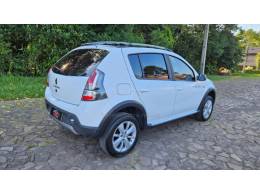 RENAULT - SANDERO - 2013/2014 - Branca - R$ 44.900,00