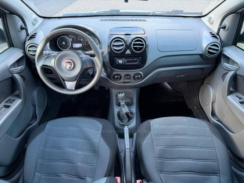 FIAT - PALIO - 2014/2015 - Branca - R$ 34.900,00