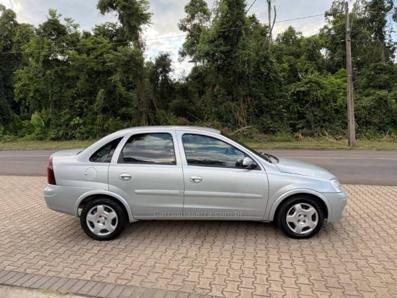 CHEVROLET - CORSA - 2009/2009 - Prata - R$ 28.900,00
