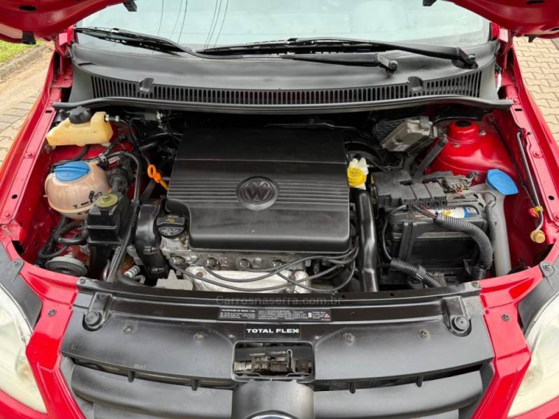 VOLKSWAGEN - FOX - 2007/2008 - Vermelha - R$ 23.900,00