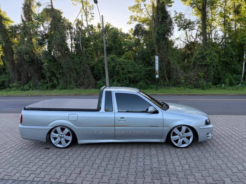 VOLKSWAGEN - SAVEIRO - 2000/2001 - Prata - R$ 33.900,00