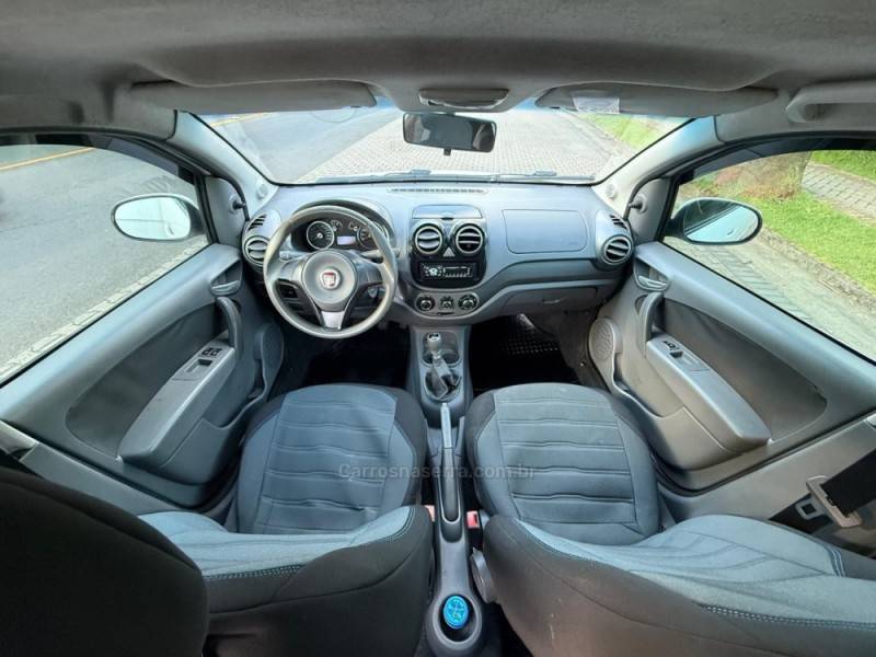 FIAT - PALIO - 2014/2015 - Branca - R$ 34.900,00