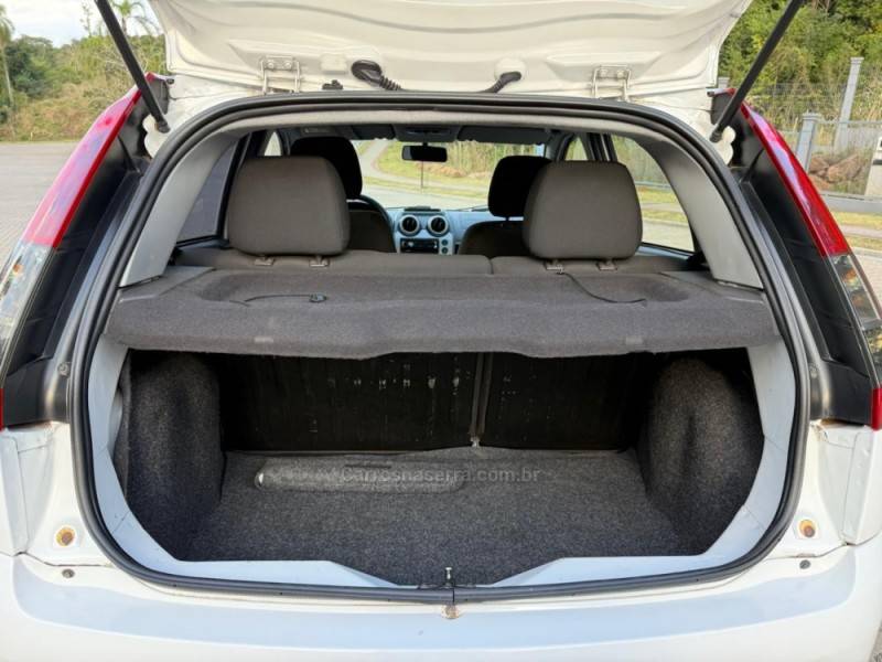 FORD - FIESTA - 2012/2013 - Branca - R$ 33.900,00