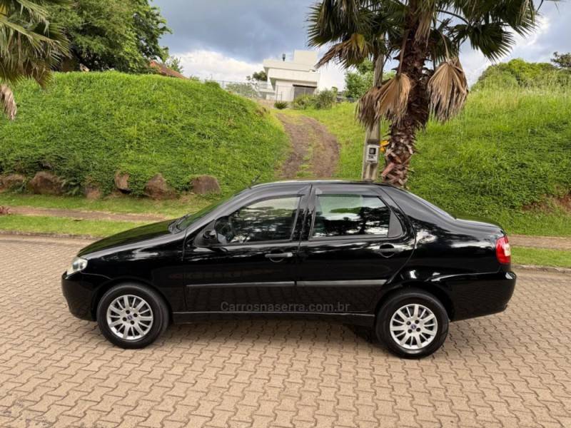 FIAT - SIENA - 2007/2008 - Preta - R$ 249.000,00