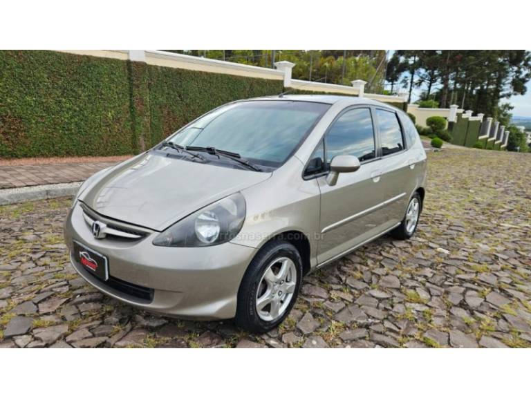 HONDA - FIT - 2007/2008 - Dourada - R$ 33.900,00