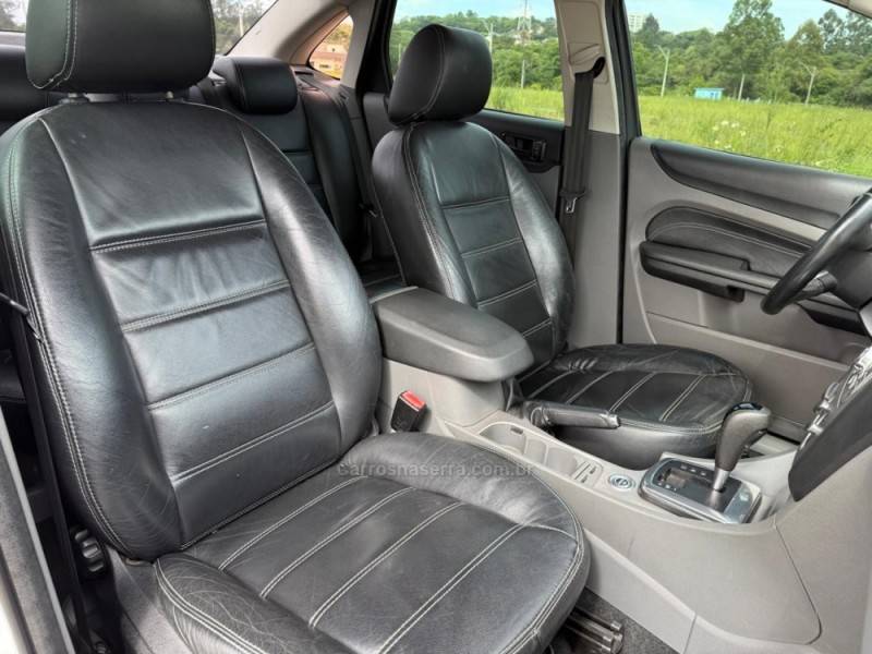FORD - FOCUS - 2013/2013 - Branca - R$ 39.900,00