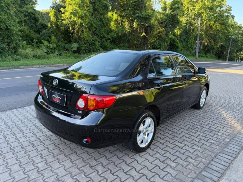 TOYOTA - COROLLA - 2010/2011 - Preta - R$ 50.900,00