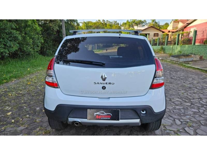 RENAULT - SANDERO - 2013/2014 - Branca - R$ 44.900,00