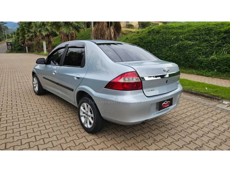 CHEVROLET - PRISMA - 2011/2012 - Prata - R$ 26.900,00