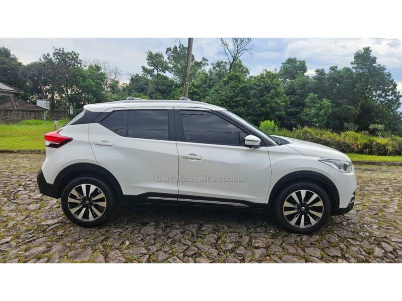 NISSAN - KICKS - 2016/2017 - Branca - R$ 85.900,00