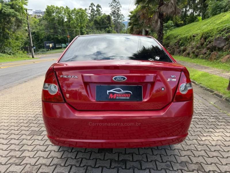 FORD - FIESTA - 2009/2009 - Vermelha - R$ 27.900,00