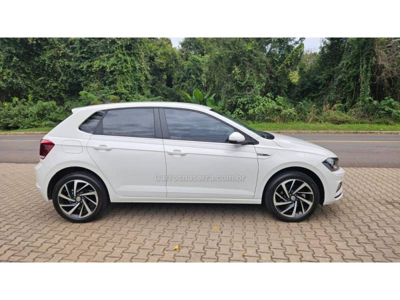 VOLKSWAGEN - POLO - 2021/2022 - Branca - R$ 94.900,00