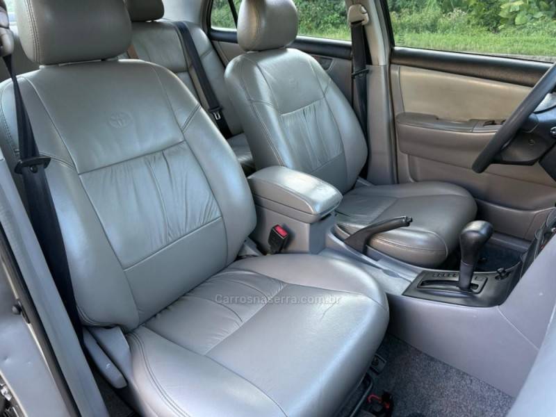 TOYOTA - COROLLA - 2003/2003 - Prata - R$ 36.900,00