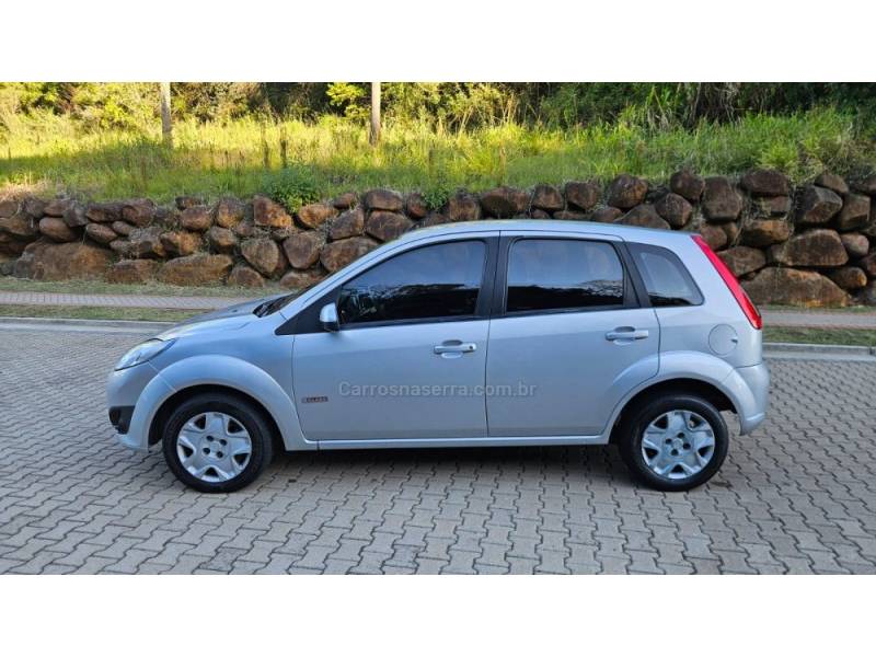 FORD - FIESTA - 2012/2013 - Prata - R$ 33.900,00