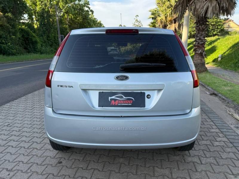 FORD - FIESTA - 2007/2007 - Prata - R$ 16.900,00