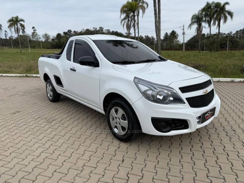 CHEVROLET - MONTANA - 2013/2014 - Branca - R$ 45.000,00
