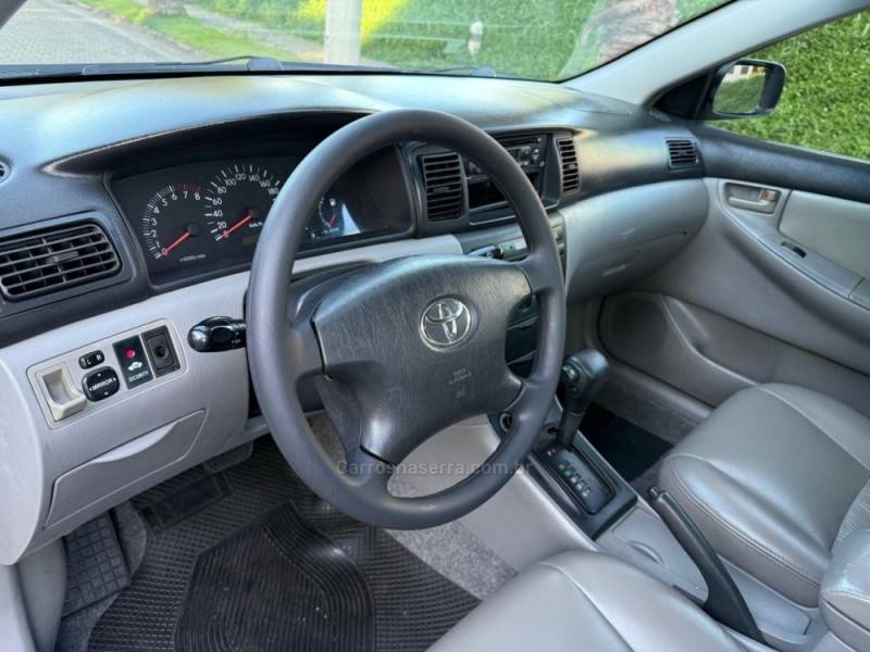 TOYOTA - COROLLA - 2003/2003 - Prata - R$ 36.900,00