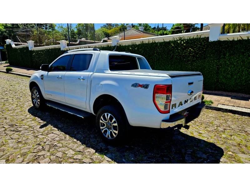 FORD - RANGER - 2020/2021 - Branca - R$ 189.900,00