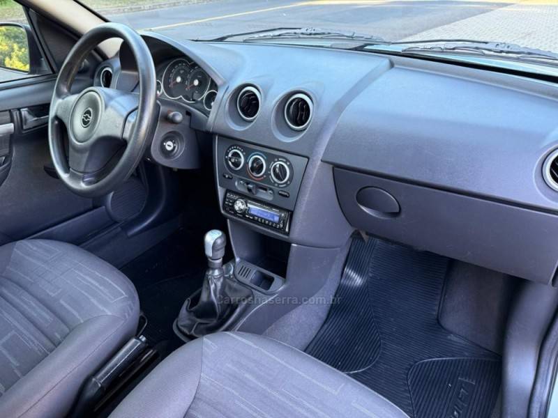 CHEVROLET - PRISMA - 2010/2011 - Prata - R$ 29.900,00