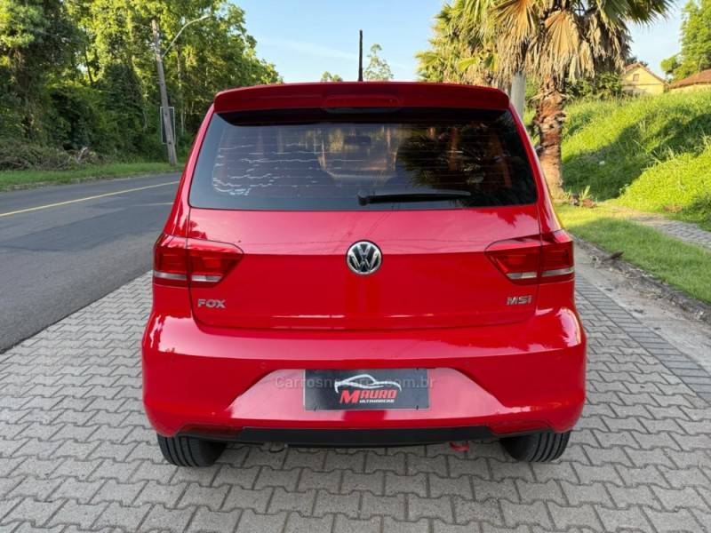 VOLKSWAGEN - FOX - 2017/2017 - Vermelha - R$ 53.900,00