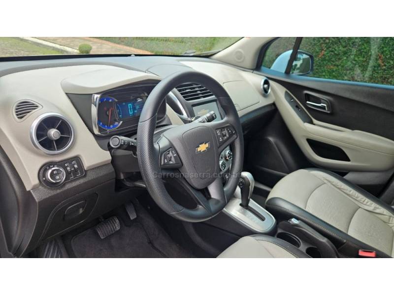 CHEVROLET - TRACKER - 2015/2015 - Branca - R$ 75.900,00