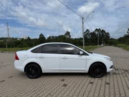 FORD - FOCUS - 2013/2013 - Branca - R$ 39.900,00
