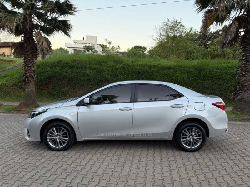 TOYOTA - COROLLA - 2016/2017 - Prata - R$ 96.900,00