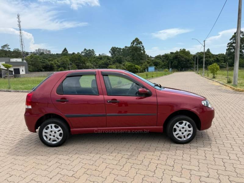 FIAT - PALIO - 2004/2005 - Vermelha - R$ 17.900,00