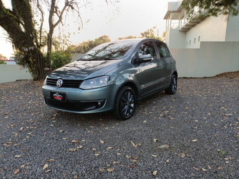 VOLKSWAGEN - FOX - 2010/2011 - Cinza - R$ 37.900,00