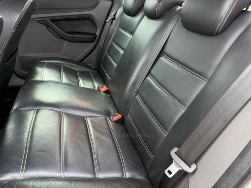 FORD - FOCUS - 2013/2013 - Branca - R$ 39.900,00