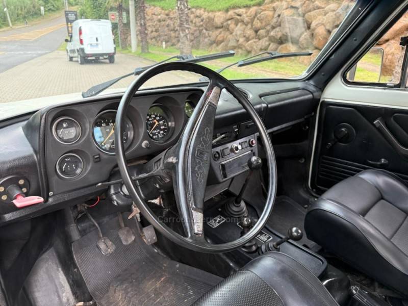 LADA - NIVA - 1993/1993 - Branca - R$ 29.900,00