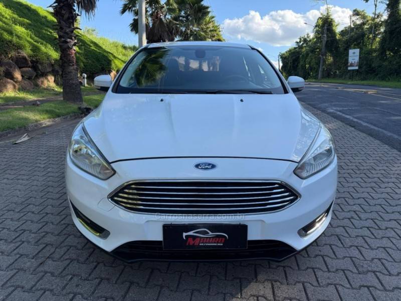 FORD - FOCUS - 2018/2019 - Branca - R$ 66.900,00