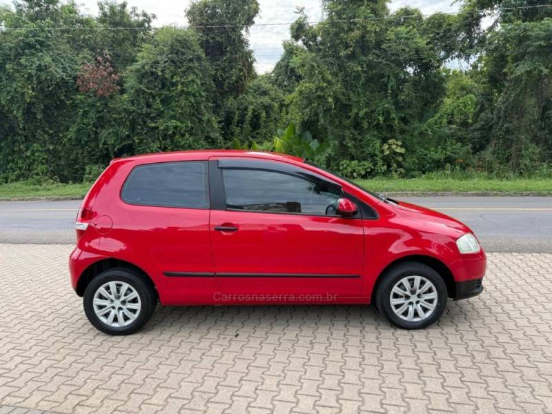 VOLKSWAGEN - FOX - 2007/2008 - Vermelha - R$ 23.900,00