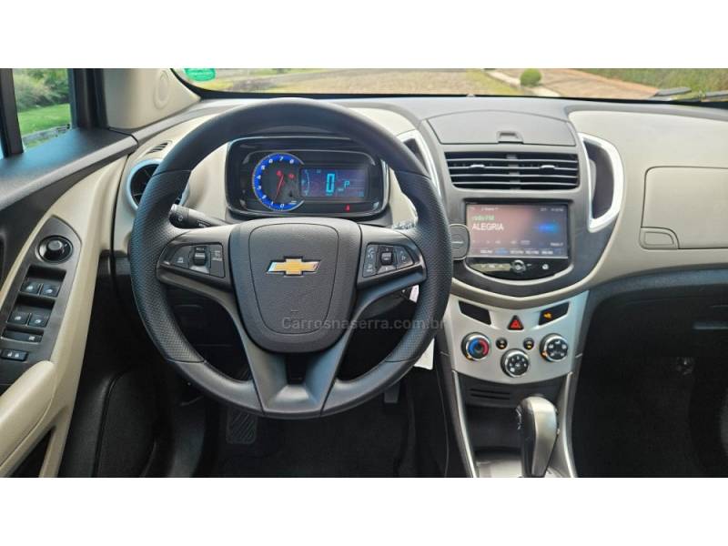 CHEVROLET - TRACKER - 2015/2015 - Branca - R$ 75.900,00