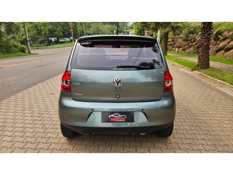 VOLKSWAGEN - FOX - 2009/2010 - Prata - R$ 28.500,00