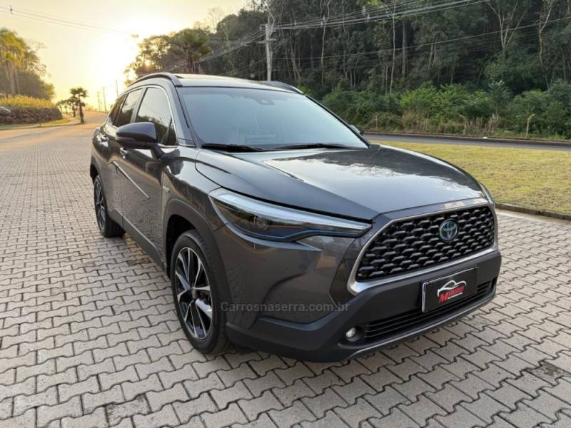 TOYOTA - COROLLA - 2022/2023 - Cinza - R$ 175.000,00