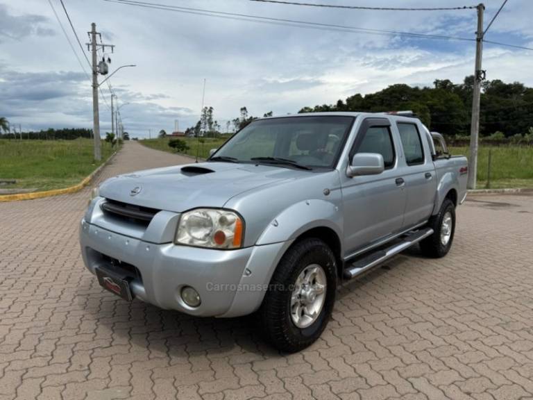 NISSAN - FRONTIER - 2004/2004 - Prata - R$ 49.900,00