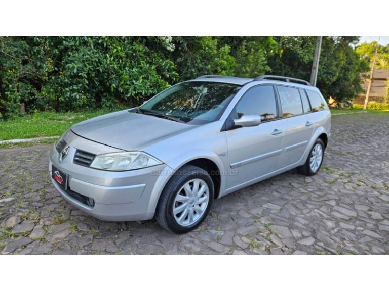 RENAULT - MÉGANE - 2011/2012 - Prata - R$ 33.900,00