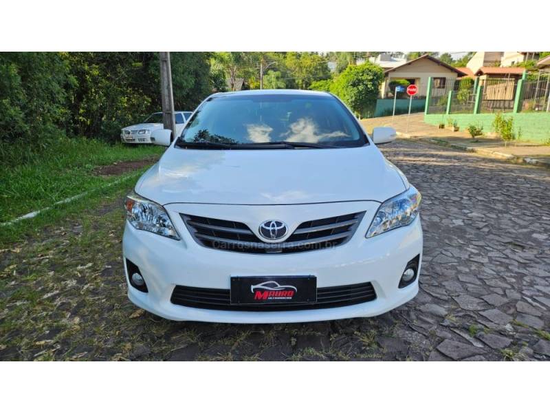 TOYOTA - COROLLA - 2011/2012 - Branca - R$ 68.900,00