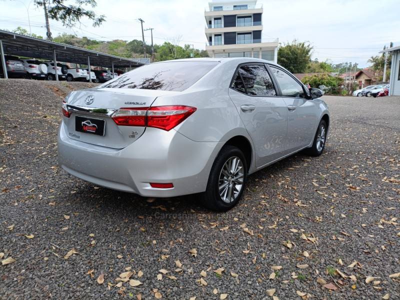 TOYOTA - COROLLA - 2016/2017 - Prata - R$ 96.900,00