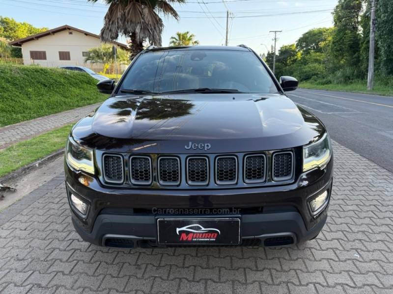 JEEP - COMPASS - 2020/2021 - Marrom - R$ 117.900,00