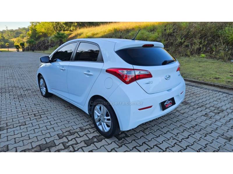 HYUNDAI - HB20 - 2013/2014 - Branca - R$ 55.900,00